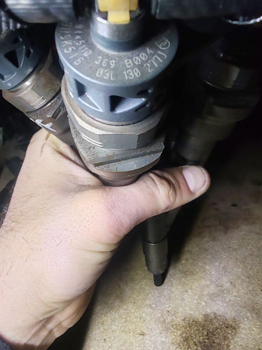 Injector Vw Sharan 7n passat b7 2.0tdi CFF 350lei.buc