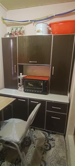 Кухонный гарнитур в хорошим состояние
