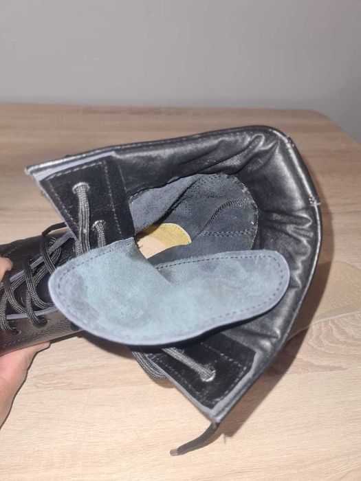 Ботинки с высоким берцем (берцы)