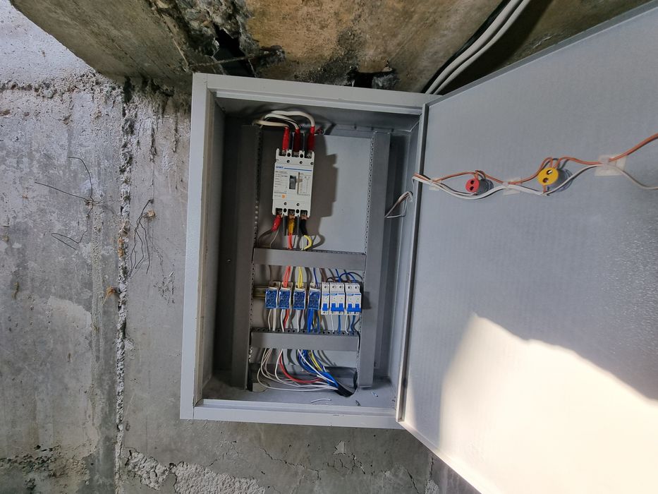 Услуги электрики  электрика монтаж установка Аварийная 24/7 проверка о