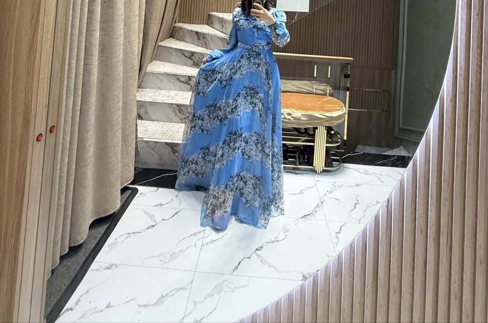 Платье нарядное почти новое