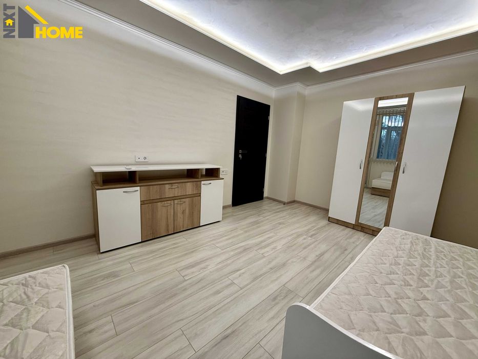 Чисто нов, напълно обзаведен тристаен апартамент с ГАРАЖ!