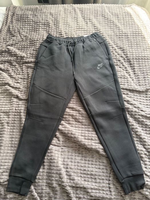 Черно долнище NIKE TECH