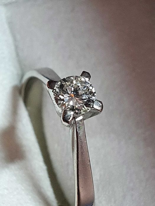 Poarta un diamant solitaire logodna aur 18k diamant natural 0,3ct VVS