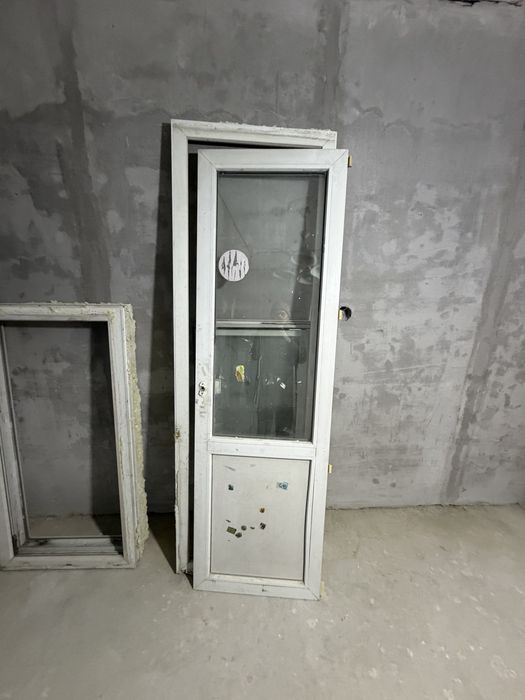 Бу пластиковые окна и дверь