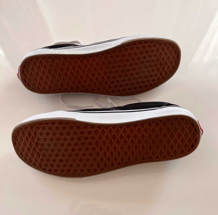 Vând Vans Old Skool Black/White stare foarte bună, mărimea 46