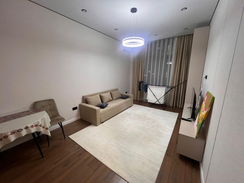 Продам диван, стоит в жк бухар жырау