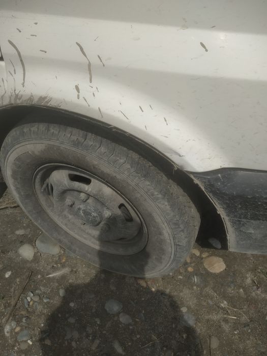 Ford sotiladi2003 zavodiskiy xolati yaxshi ishi yuq