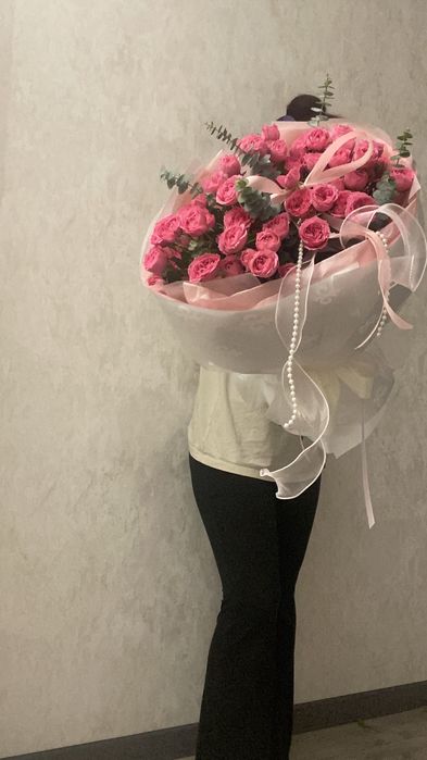 Кустовые розы свежие пышные