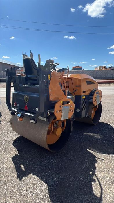 Япония Каток 5т двухвальцовый