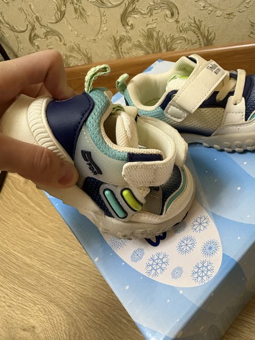 Кроссовки детские 23р