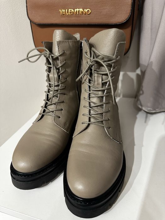 Бежови боти, естествена кожа