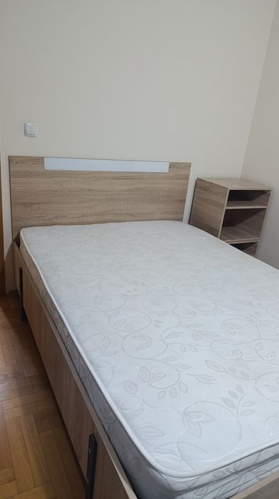 Легло и нощни шкафчета