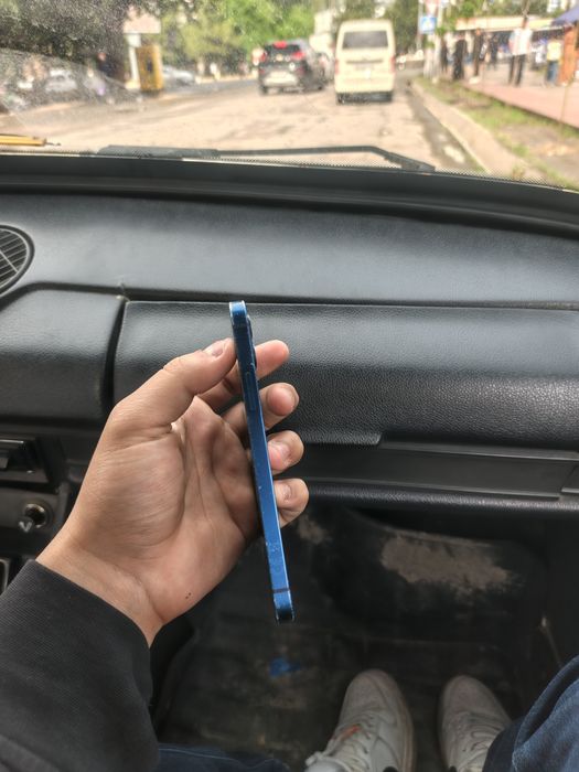 iPhone 12 с гарантией