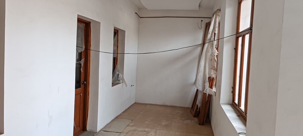 Уй сотилади 3 сотих 4 хона 22 мр калидор