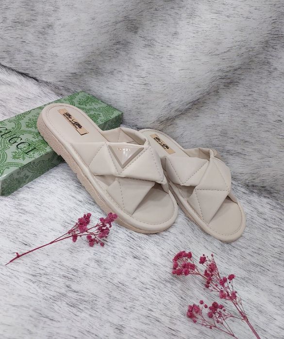 Ayollar uchun oyoq kiyim