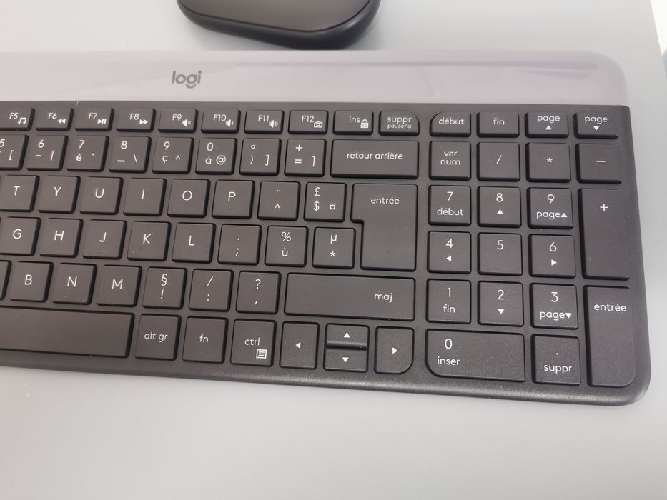 Tastatura și mouse wireless Logi