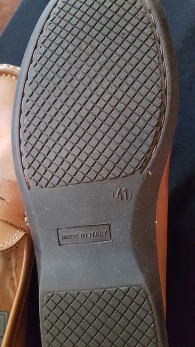 италиански нови обувки