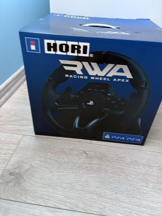 PS4 pro с два контролера и волан