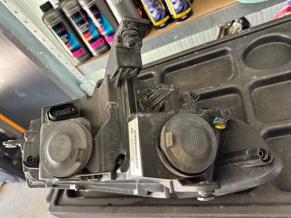 Ляв фар за Vw кади 2022г