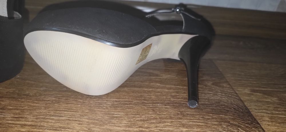 Туфли на высоком каблуке