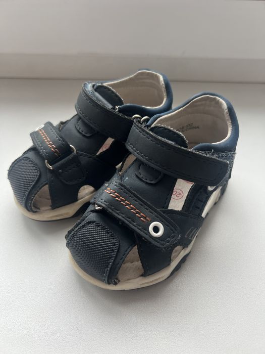 Детские сандалии в садик