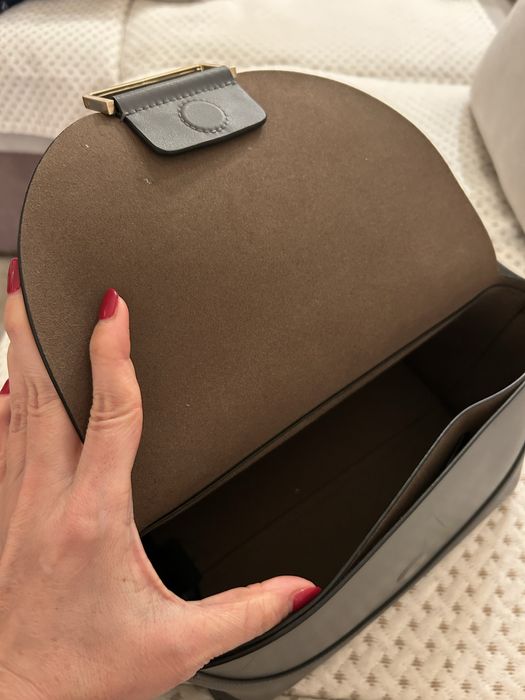 Сива кожена чанта All Saints с регулируема дръжка