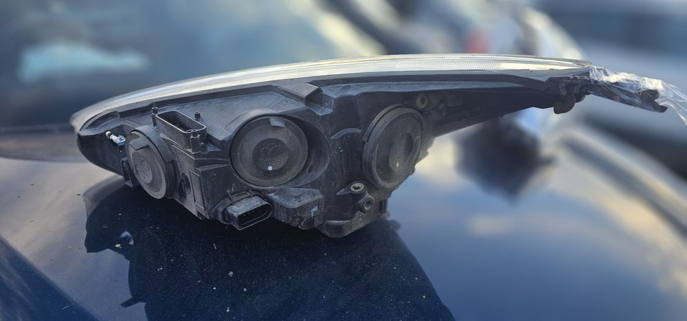 Far xenon adaptiv Ford Focus 3 cu Daylight