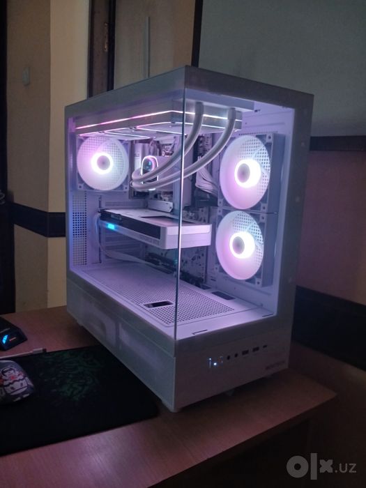 Gaming comp white