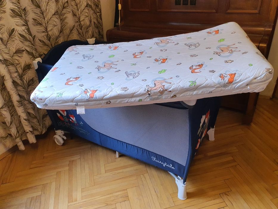 Детска кошарка на две нива с матрак kikka boo