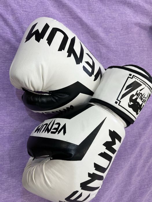 Продам перчатки боксерские