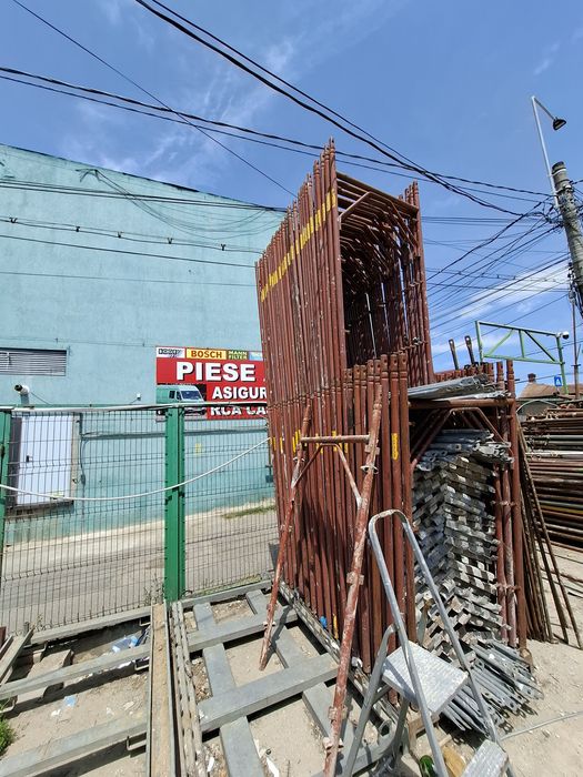Inchirez schela și popii metalici
