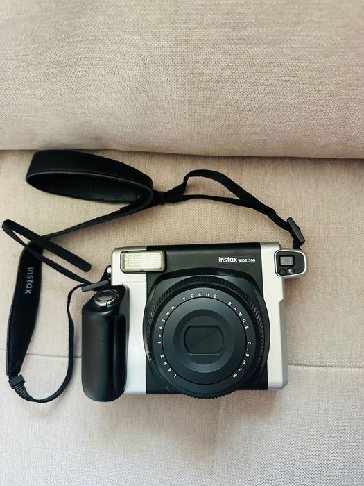 Fujifilm Instax Wide 300 – фотоапарат за моментни снимки / Polaroid в отлично състояние