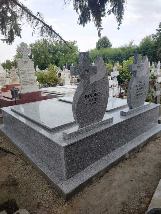 Executam lucrari din monumente funerare din granit,marmura,mozaic,marmura venetiana