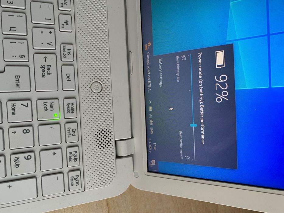 Лаптоп TOSHIBA 15 инча лаптоп INTEL