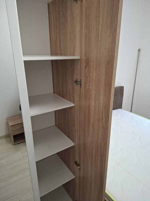 Dulap dormitor 3 uși cu oglindă - stare excelentă