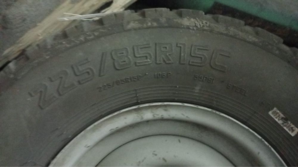 Продам шины уаз срочно