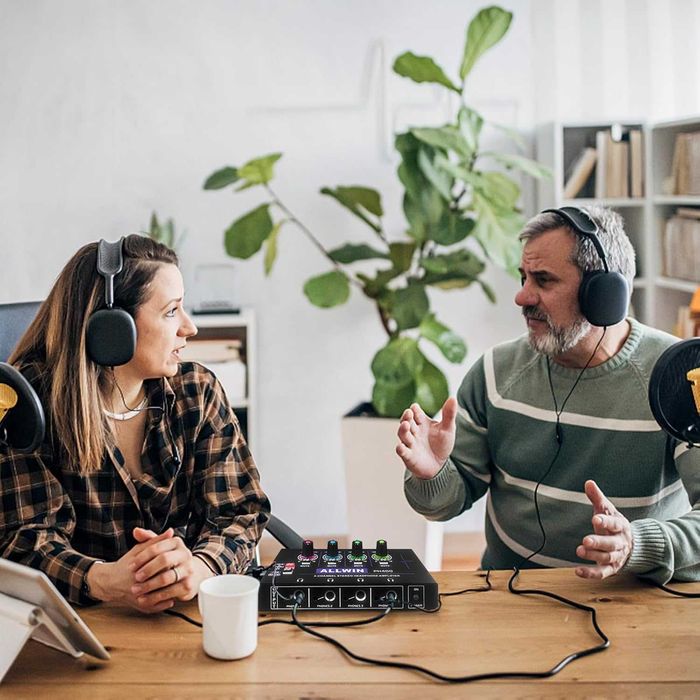 ALLWIN 4-канален мини усилвател за слушалки, метален моно/стерео