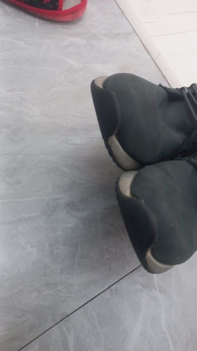 Продам срочно ботинки