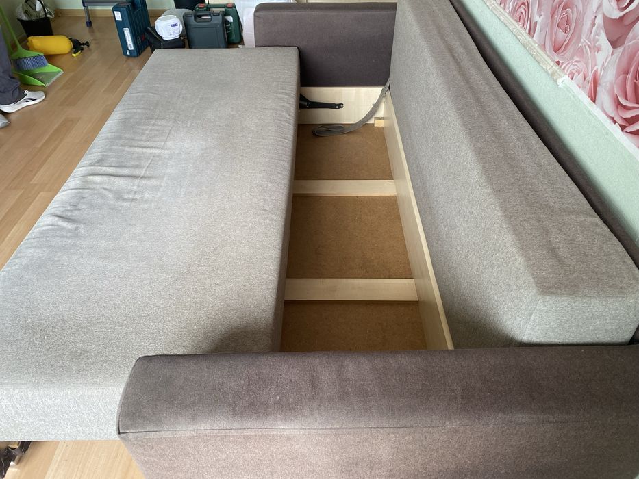 Продам диван раскладной.