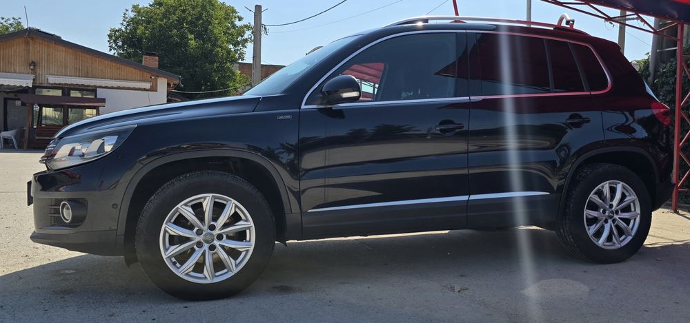 Volkswagen Tiguan Lounge 2.0 TDI 140 CP DSG 4Motion – 160.000 km – Panoramic – Park Assist – 2 seturi roți + cort Overlander