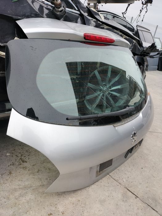 Врата багажник Peugeot 208 hatchback / Пежо 208 4 врати 2015г.