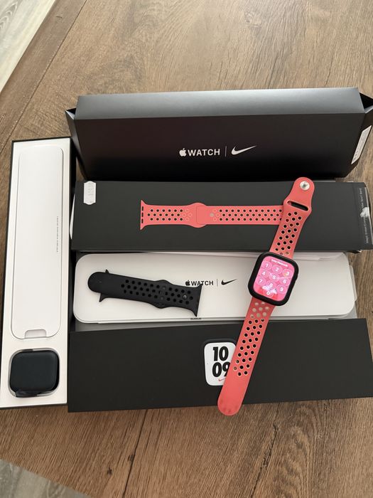 Продавам Apple Watch Nike