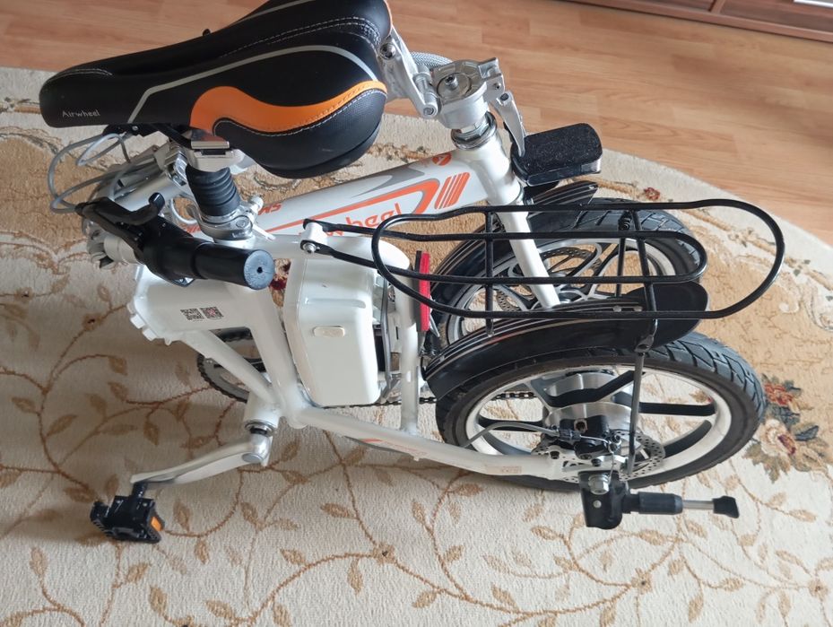 Vând bicicleta electrica pliabila