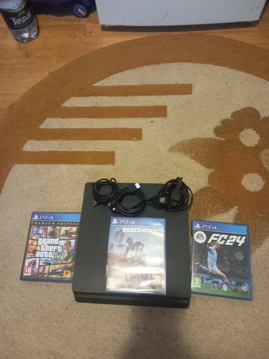 Vând ps 4 slim cu cont de fortnite