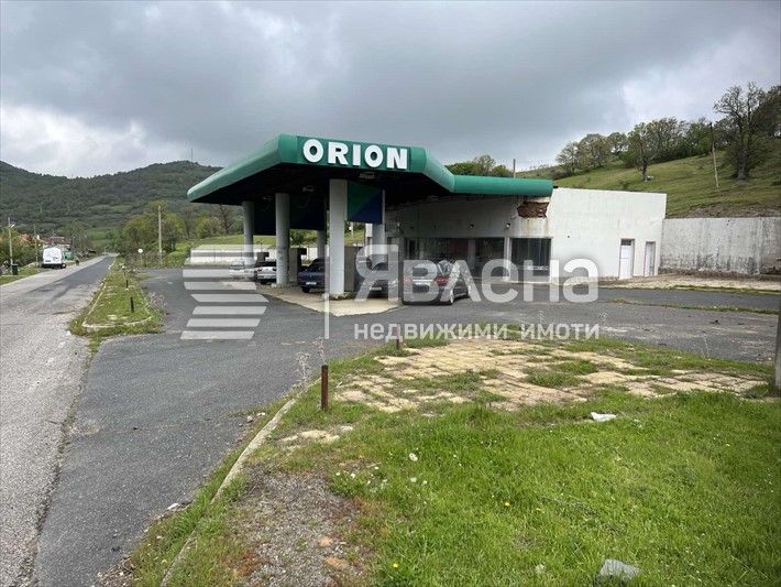 Бензиностанция  село Звездел