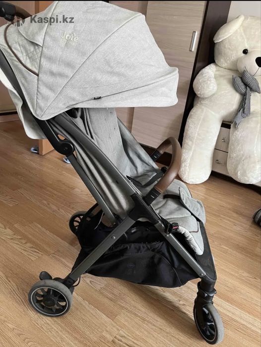 Детская прогулочная коляска