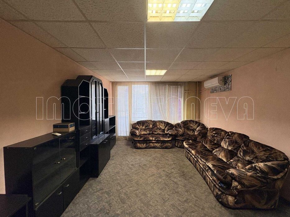 Тристаен тухлен апартамент в жк. Христо Ботев