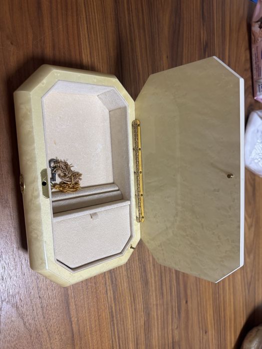 Музыкальная Шкатулка для драгоценностей