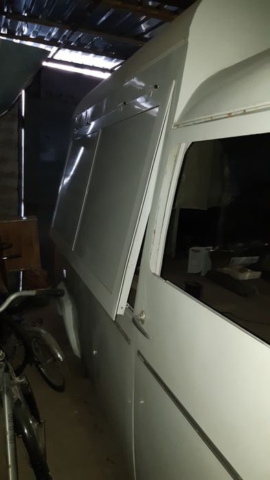 Микроавтобус фудтракт кухня на колёсах